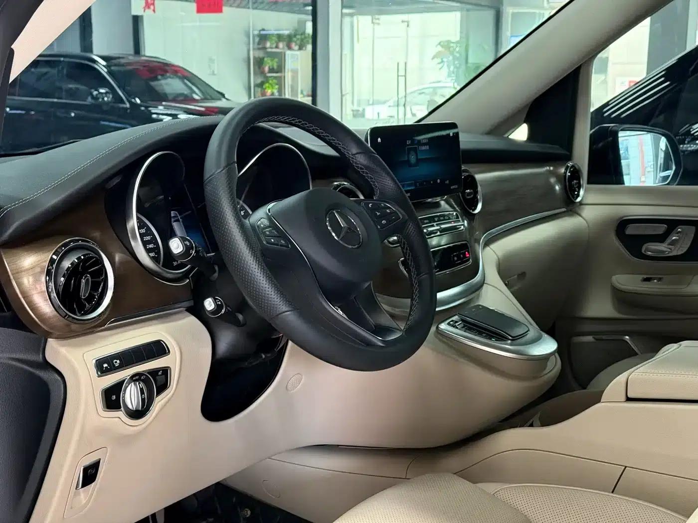 Mercedes-Benz V-Class 2022 V 260 L Long Wheelbase Luxury Edition — миниатюра 13