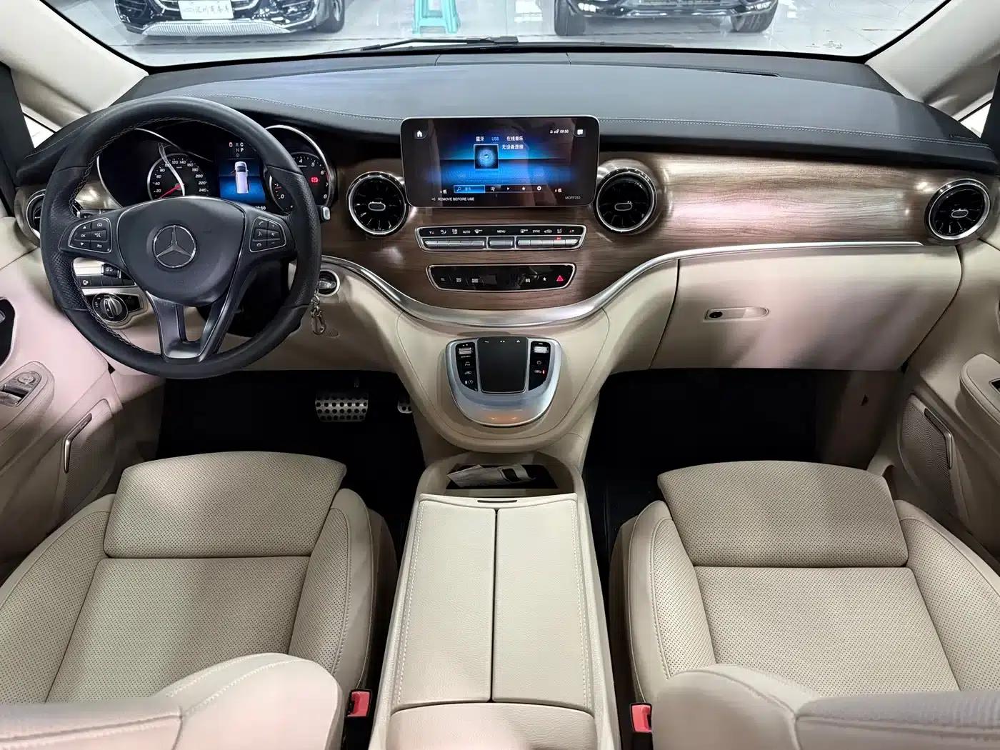 Mercedes-Benz V-Class 2022 V 260 L Long Wheelbase Luxury Edition — миниатюра 3