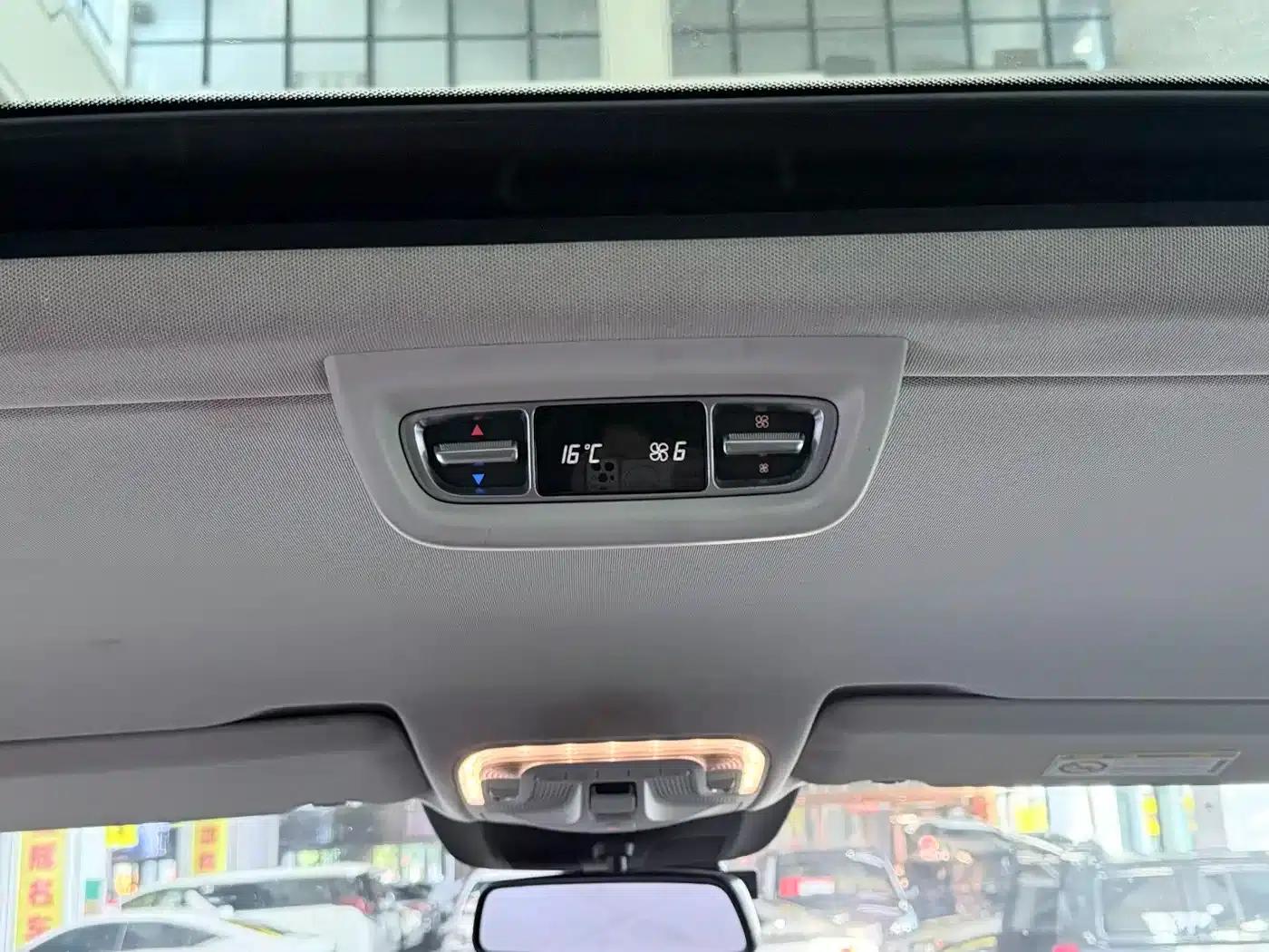 Mercedes-Benz V-Class 2020 V 260 Premium Edition — миниатюра 23