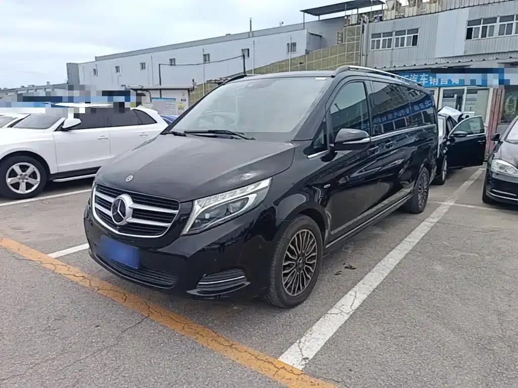 Mercedes-Benz V-Class 2017 V 260 L Premium Extended Edition — миниатюра 2