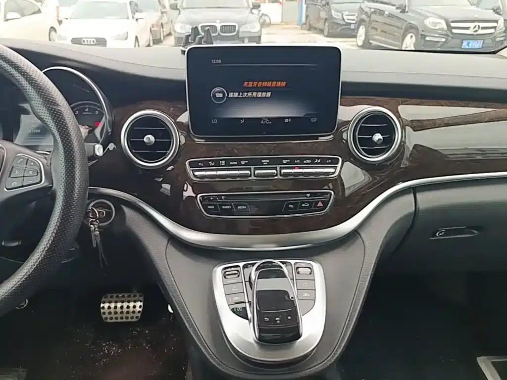 Mercedes-Benz V-Class 2017 V 260 L Premium Extended Edition — миниатюра 13