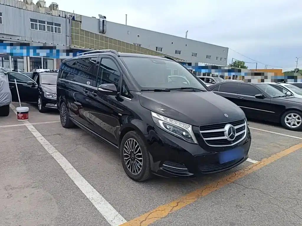 Mercedes-Benz V-Class 2017 V 260 L Premium Extended Edition — миниатюра 4