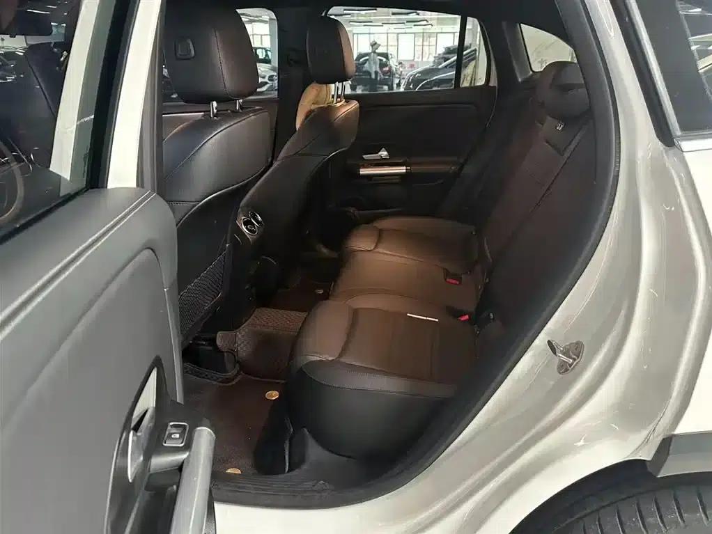 2023 Mercedes-Benz GLA 200 — миниатюра 4