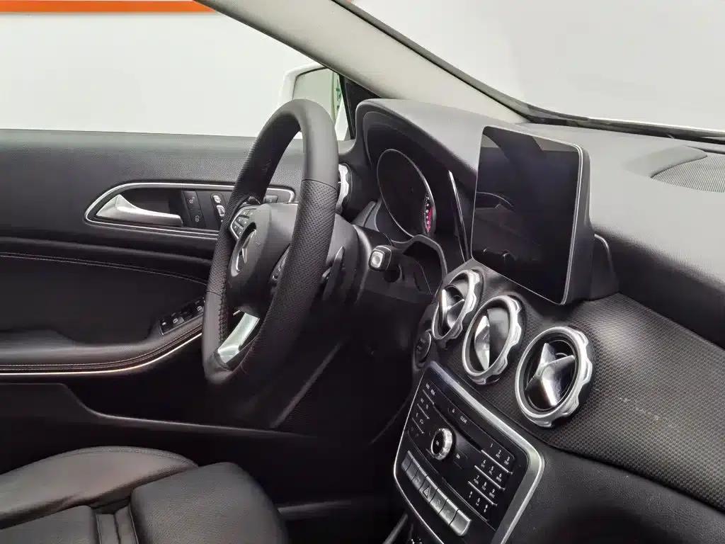 2017 Mercedes-Benz GLA 200 Dynamic — миниатюра 22