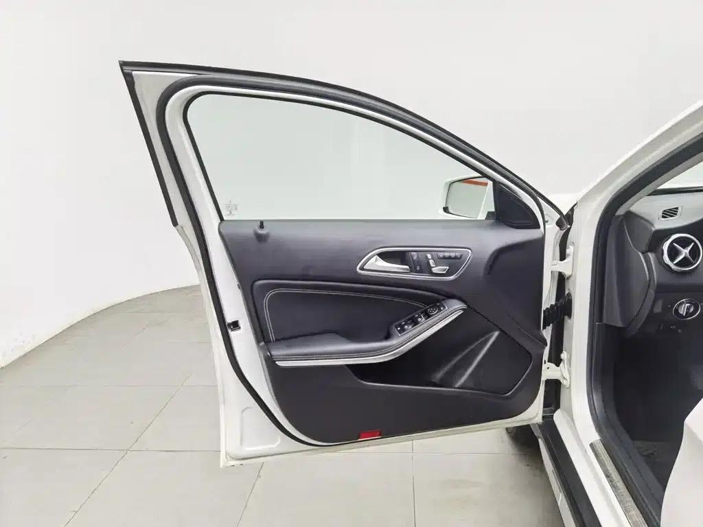 2017 Mercedes-Benz GLA 200 Dynamic — миниатюра 8