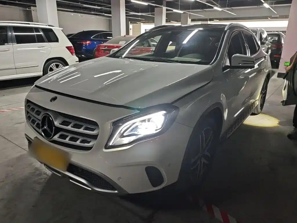 2017 Mercedes-Benz GLA 200 Fashion Edition — миниатюра 1