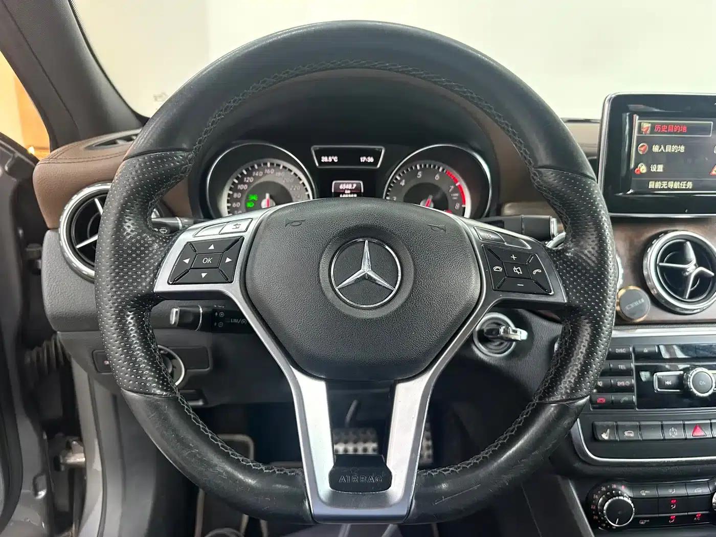 Imported Mercedes-Benz GLA 2015 GLA 260 4MATIC — миниатюра 8