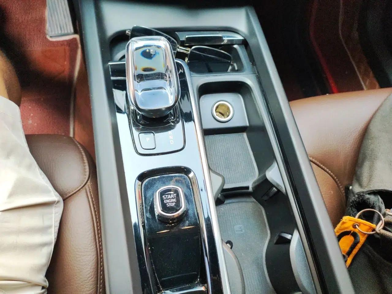 Volvo XC60 2022 B5 4x4 Zhiyi Luxury Edition — миниатюра 14