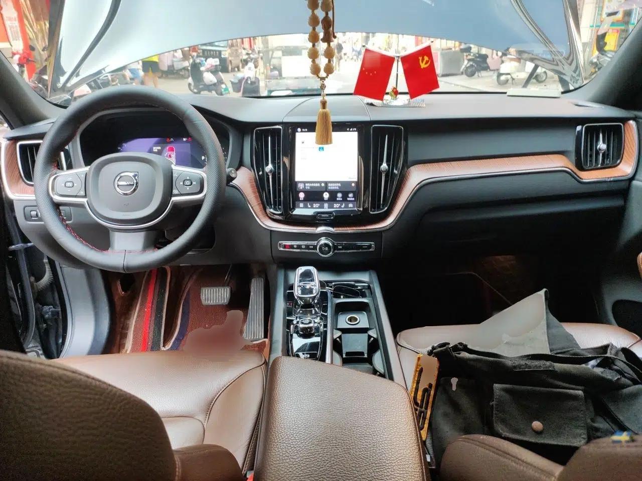 Volvo XC60 2022 B5 4x4 Zhiyi Luxury Edition — миниатюра 9