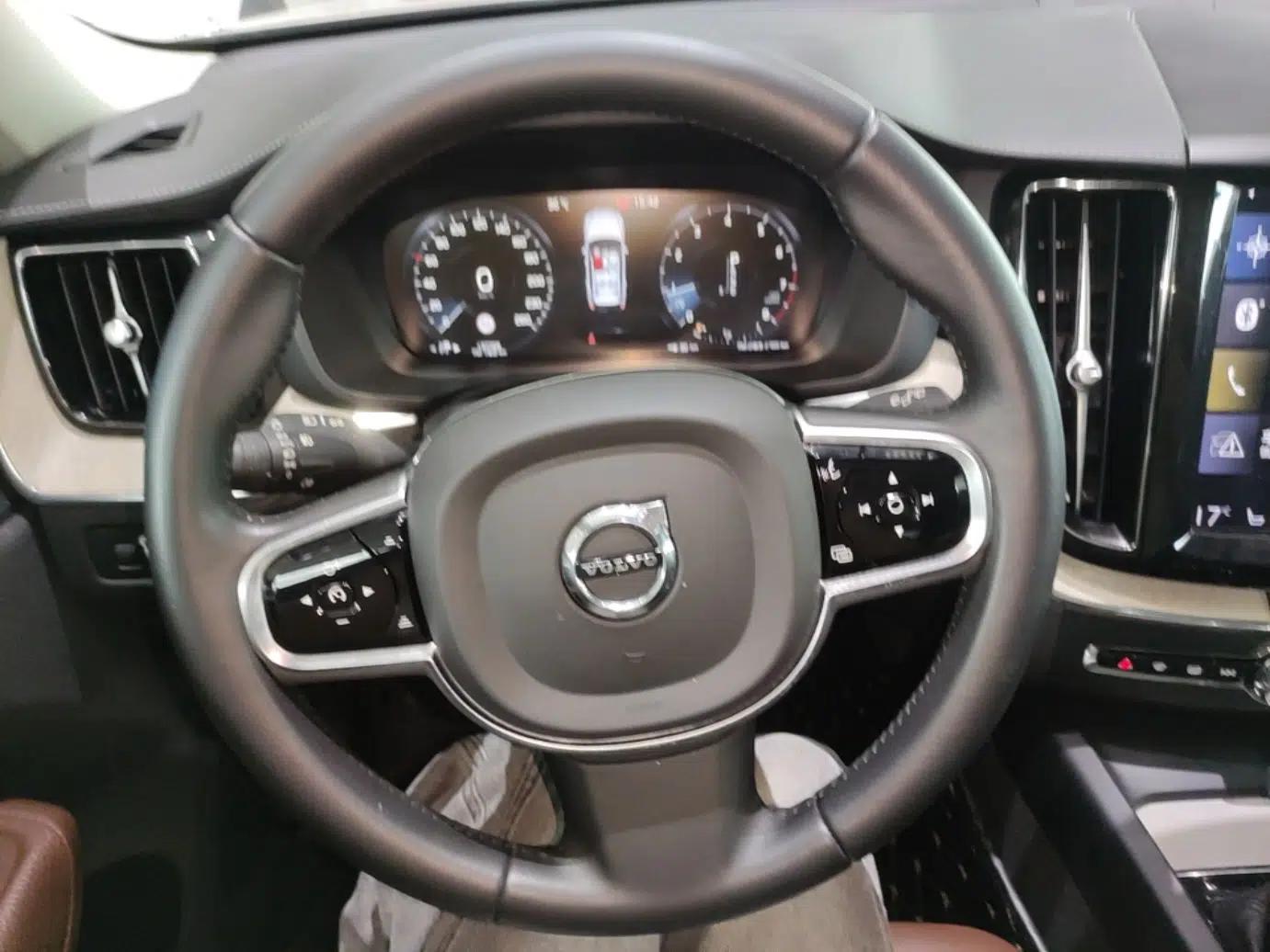 Volvo XC60 2020 T5 4x4 Smart Luxury Edition — миниатюра 13