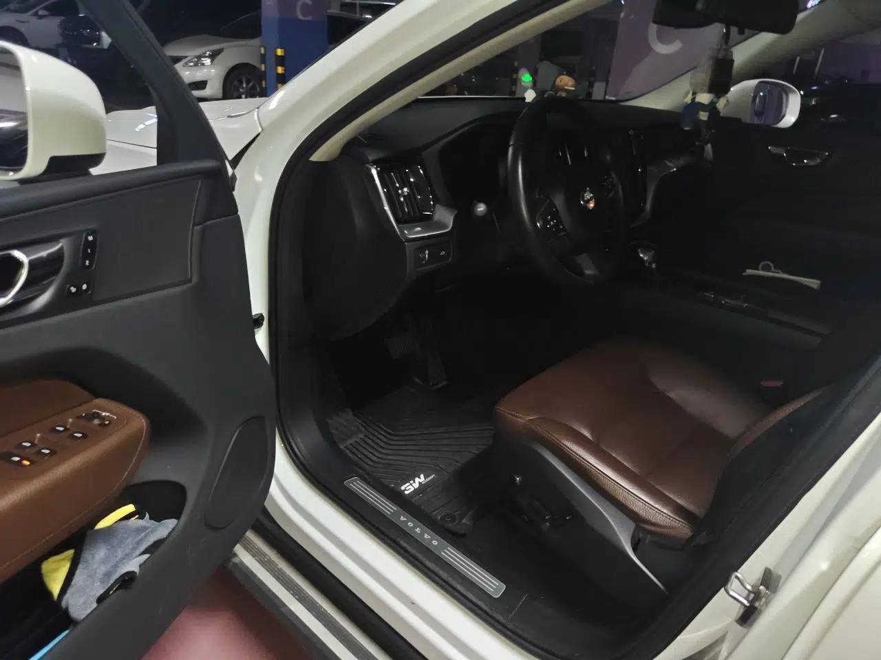 Volvo XC60 2019 T5 4x4 Smart Edition China V Standard — миниатюра 16