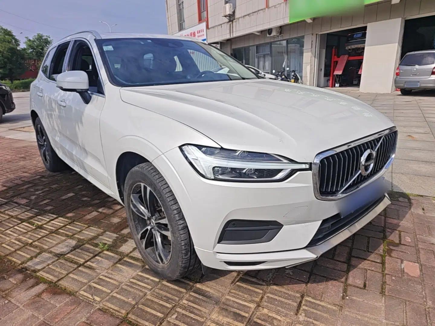 Volvo XC60 2018 T5 4x4 Smart Edition — миниатюра 3