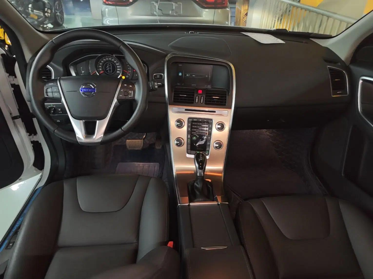 Volvo XC60 2017 T5 AWD Smart Upgrade Model — миниатюра 17