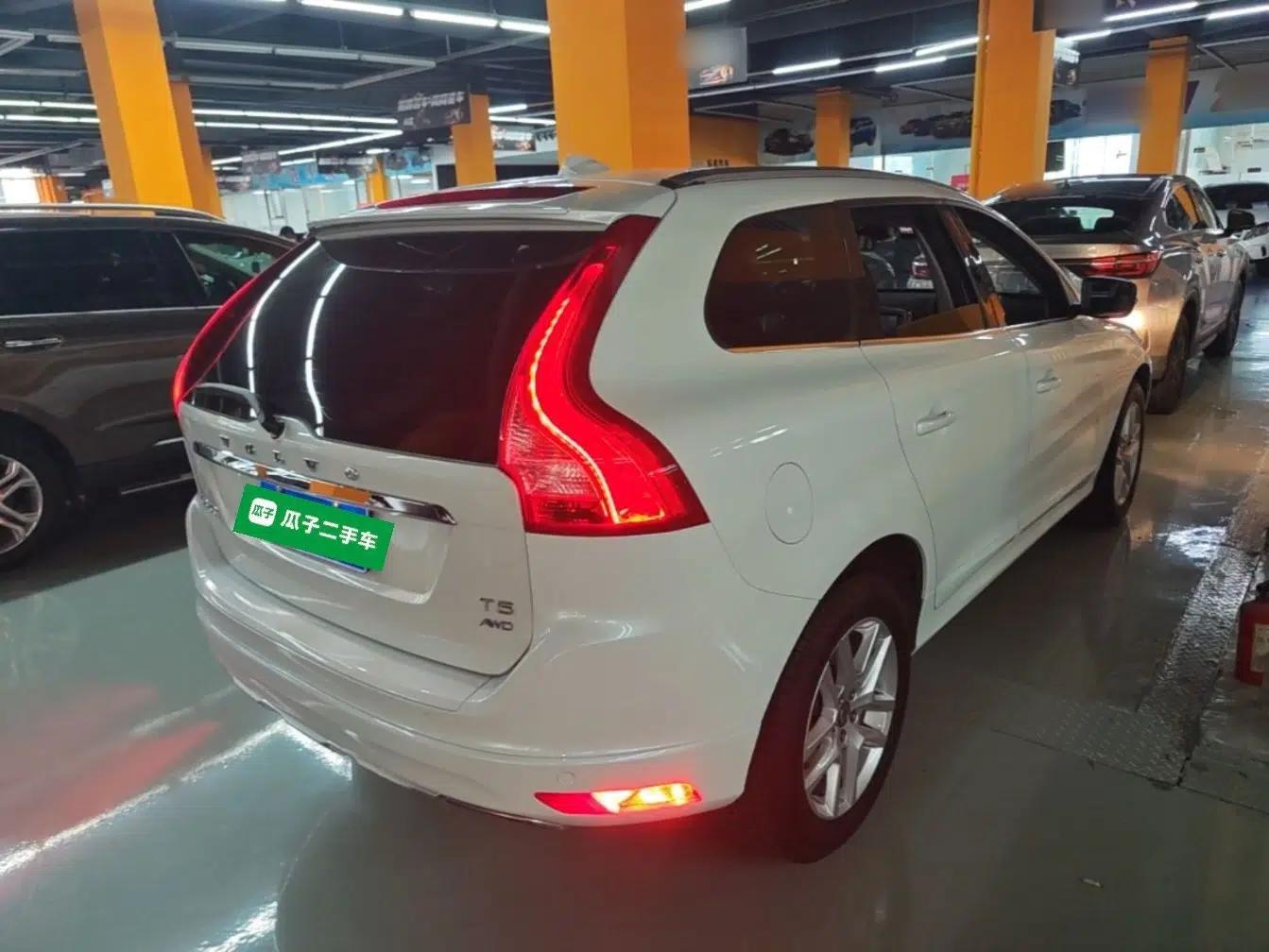 Volvo XC60 2017 T5 AWD Smart Upgrade Model — миниатюра 6