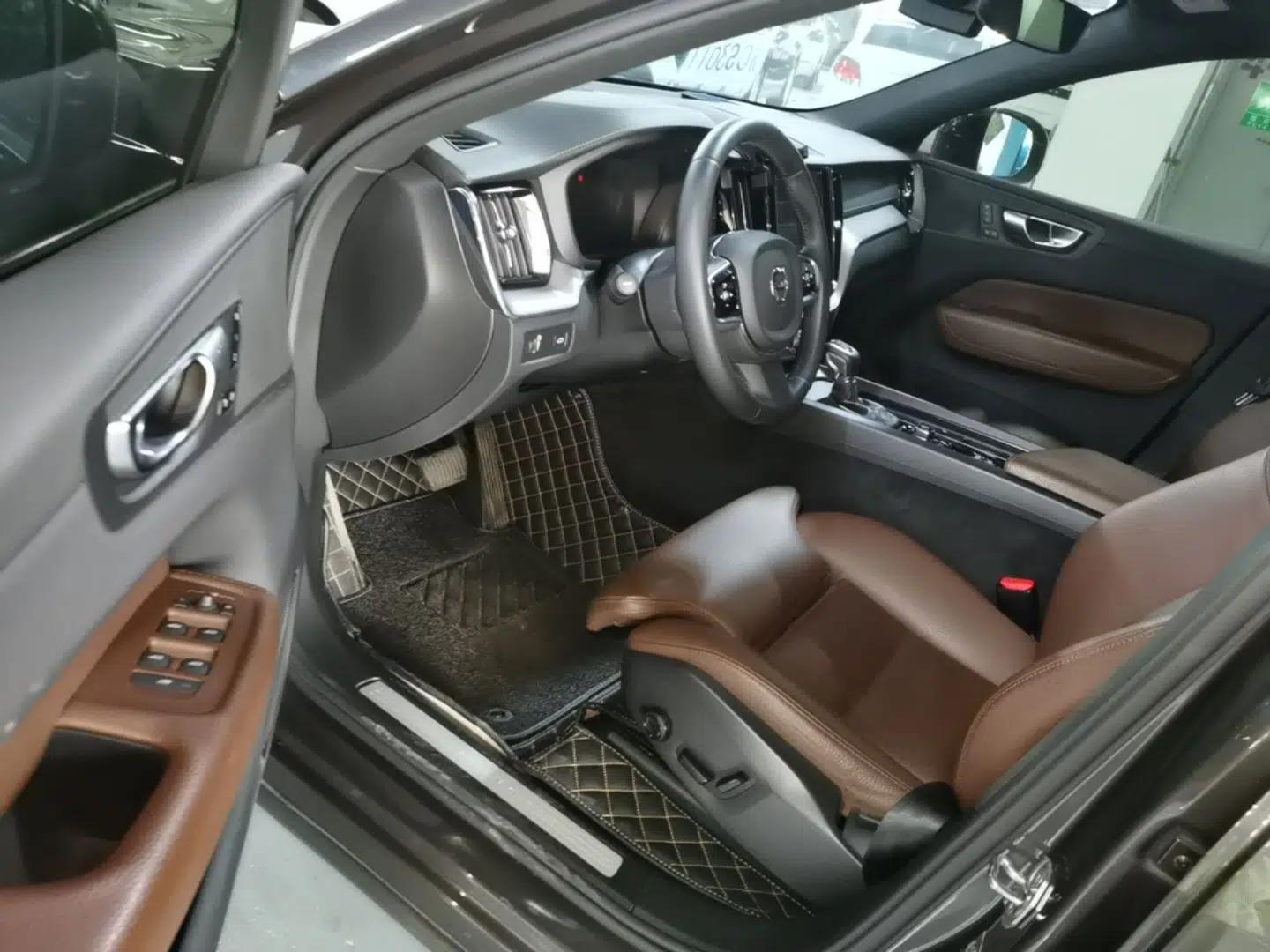 Volvo XC60 2021 T5 4x4 Smart Luxury Edition — миниатюра 18