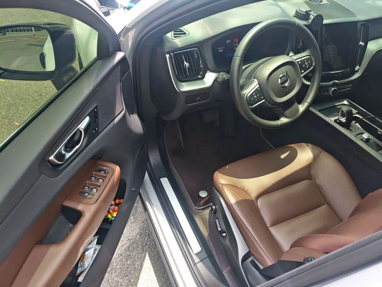 Volvo XC60 2024 B5 4x4 Smart Luxury Edition — миниатюра 19