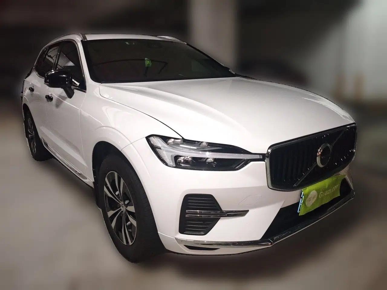 Volvo XC60 2024 B5 4x4 Smart Luxury Edition — миниатюра 3