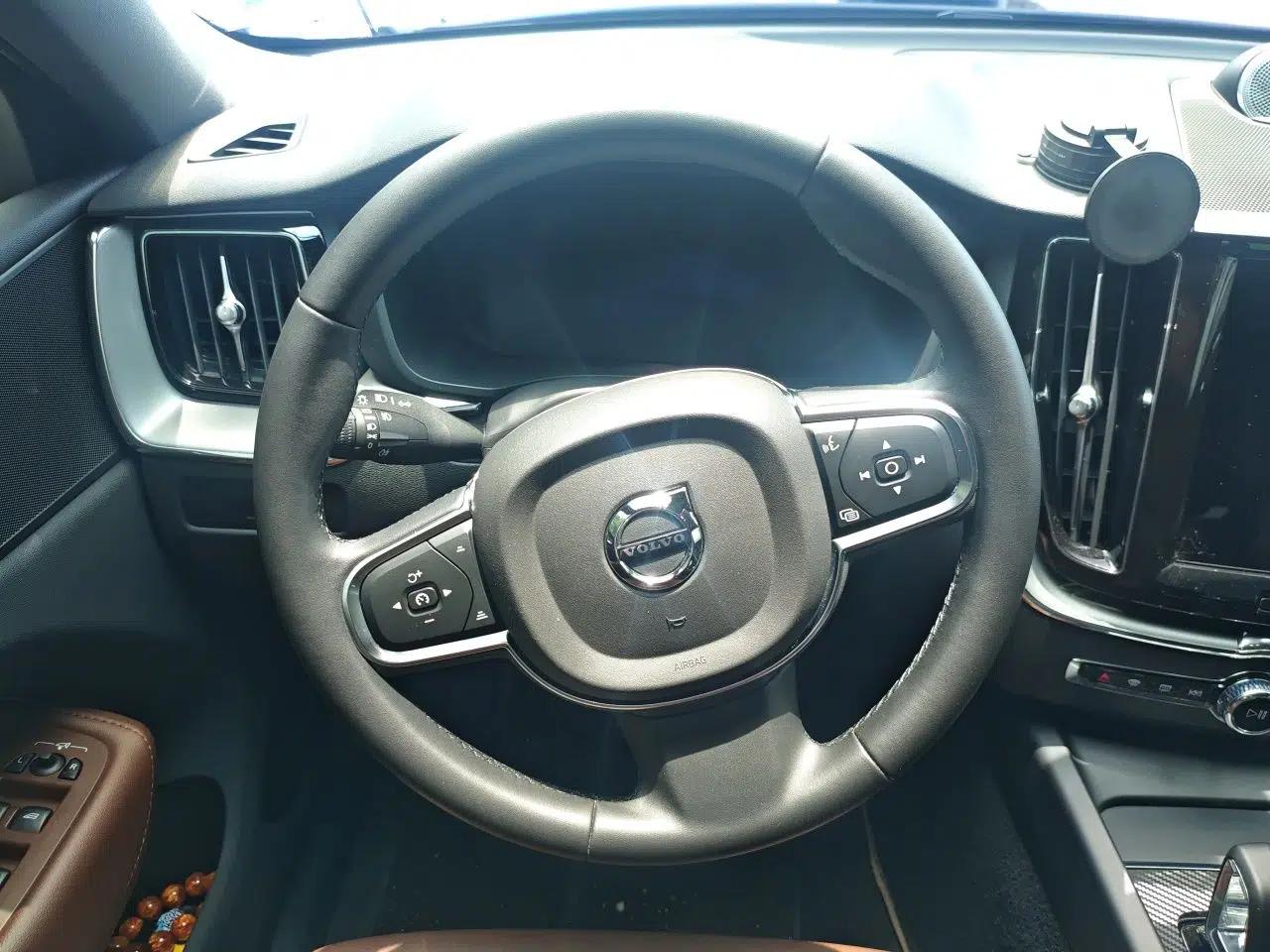 Volvo XC60 2024 B5 4x4 Smart Luxury Edition — миниатюра 9
