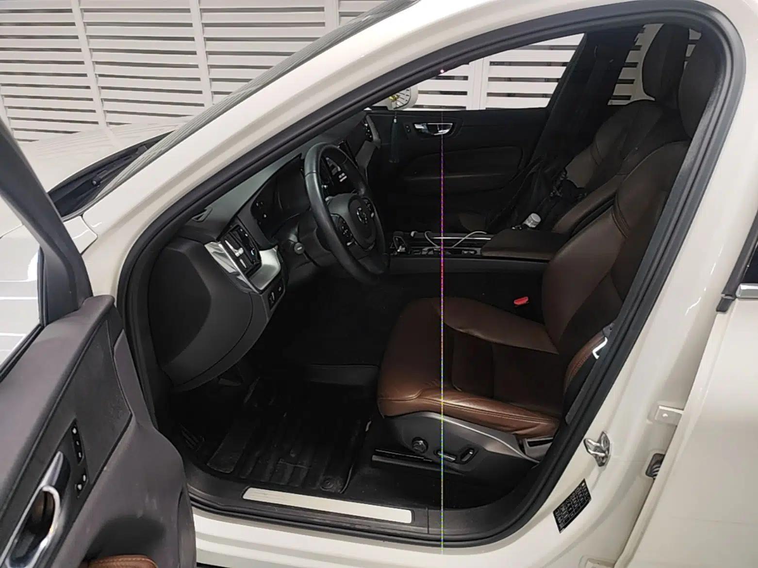 Volvo XC60 2022 B5 4x4 Zhiyi Luxury Edition — миниатюра 23