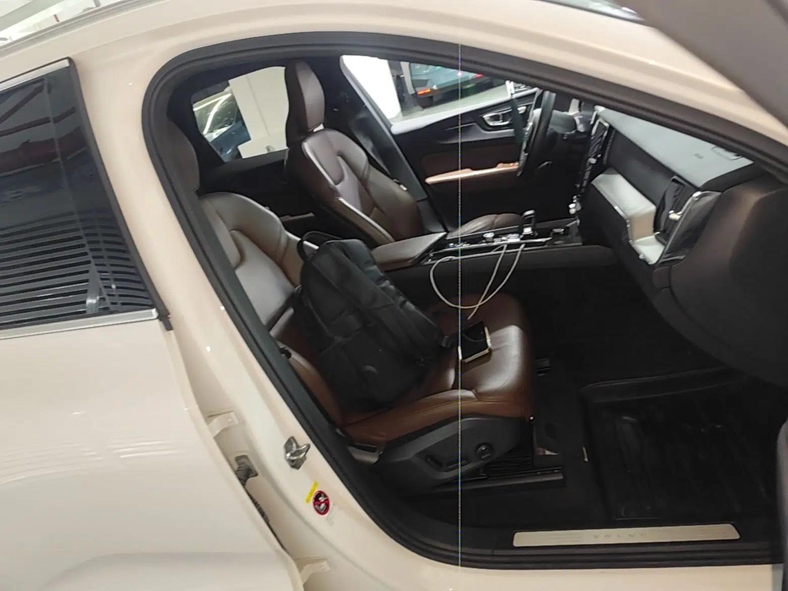 Volvo XC60 2022 B5 4x4 Zhiyi Luxury Edition — миниатюра 24