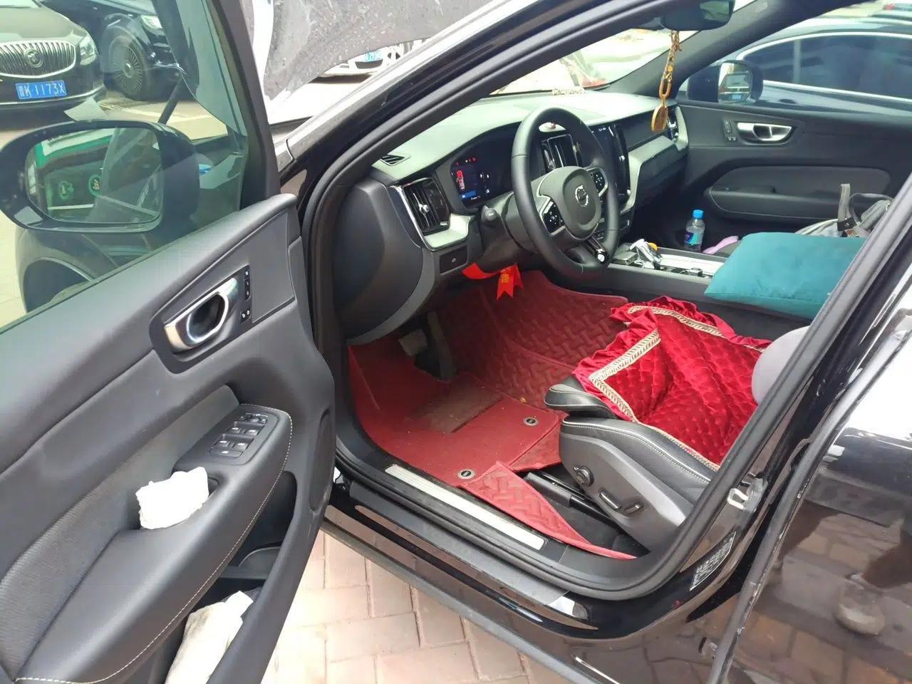 Volvo XC60 2025 B5 Four-Wheel Drive Smart & Advanced Midnight Black Edition — миниатюра 16