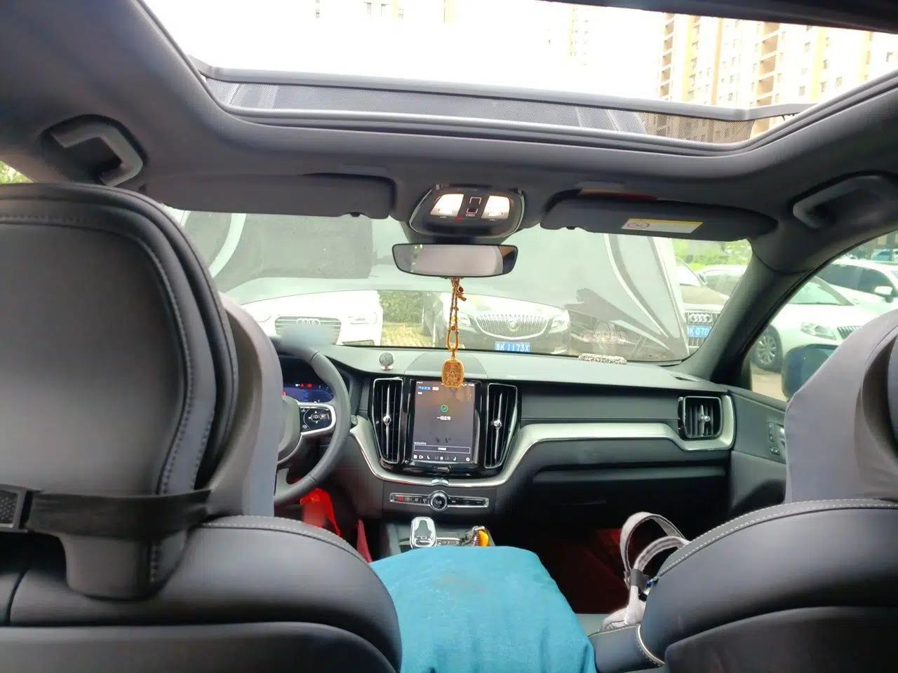 Volvo XC60 2025 B5 Four-Wheel Drive Smart & Advanced Midnight Black Edition — миниатюра 18