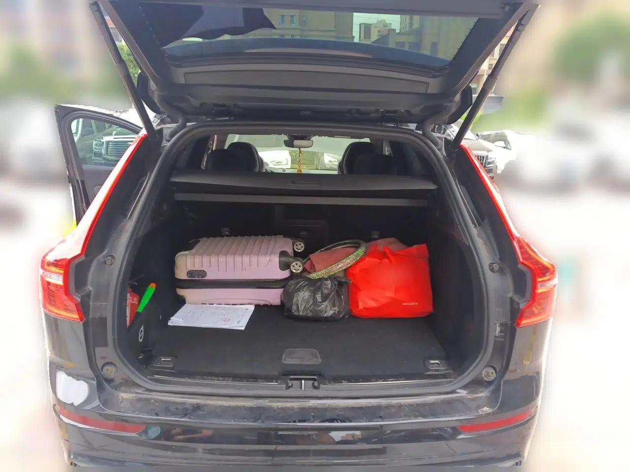 Volvo XC60 2025 B5 Four-Wheel Drive Smart & Advanced Midnight Black Edition — миниатюра 19