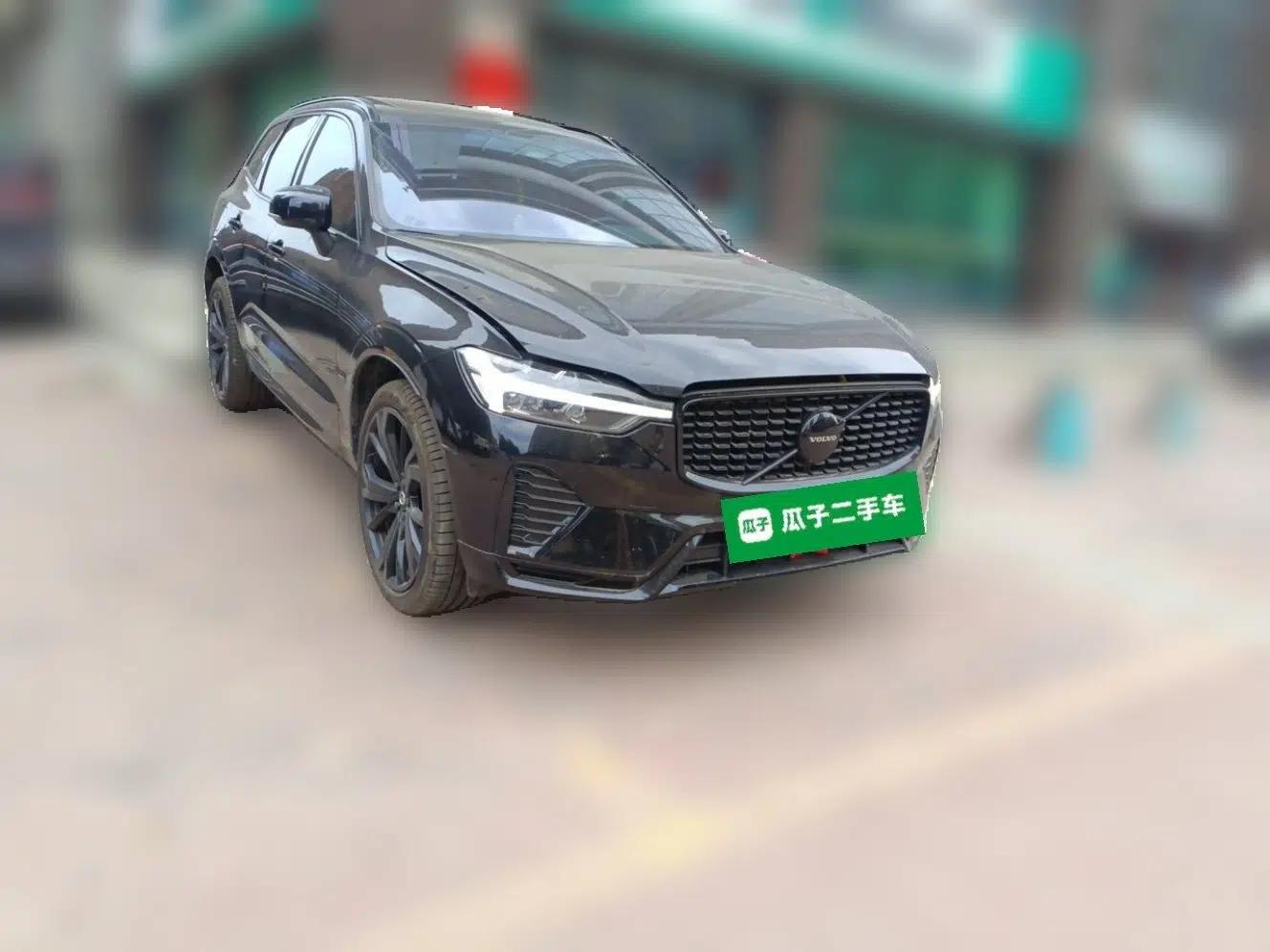 Volvo XC60 2025 B5 Four-Wheel Drive Smart & Advanced Midnight Black Edition — миниатюра 3