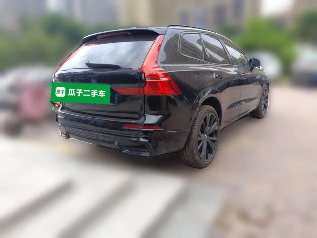 Volvo XC60 2025 B5 Four-Wheel Drive Smart & Advanced Midnight Black Edition — миниатюра 6