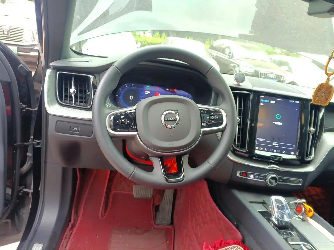 Volvo XC60 2025 B5 Four-Wheel Drive Smart & Advanced Midnight Black Edition — миниатюра 10