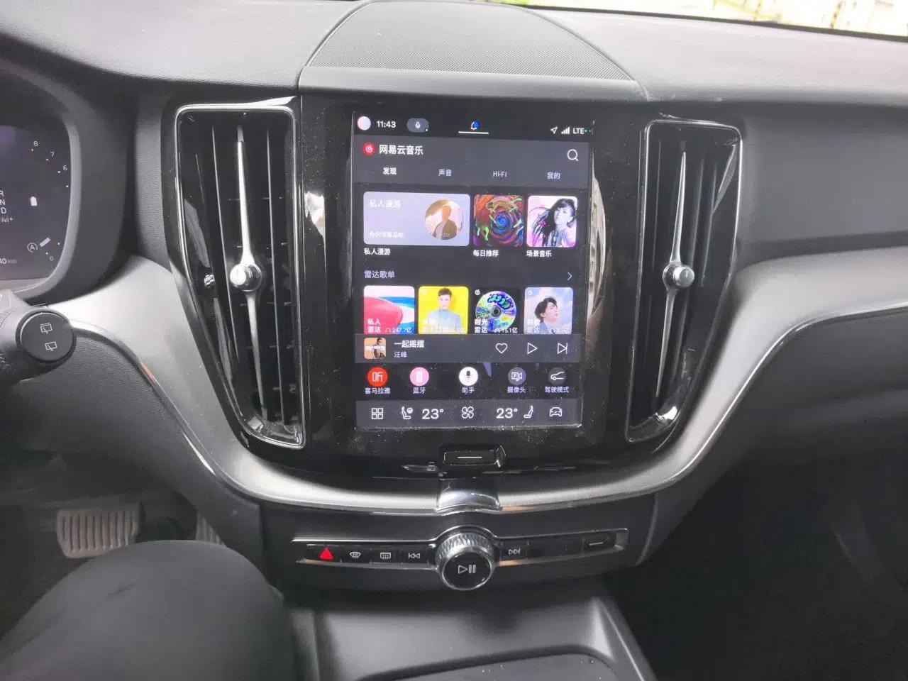 Volvo XC60 2024 B5 4x4 Smart Luxury Edition — миниатюра 13