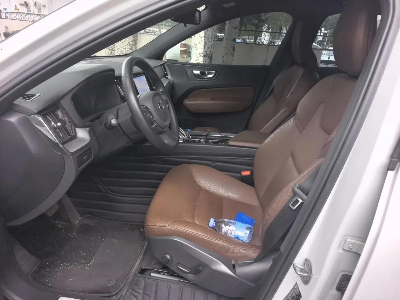 Volvo XC60 2024 B5 4x4 Smart Luxury Edition — миниатюра 15