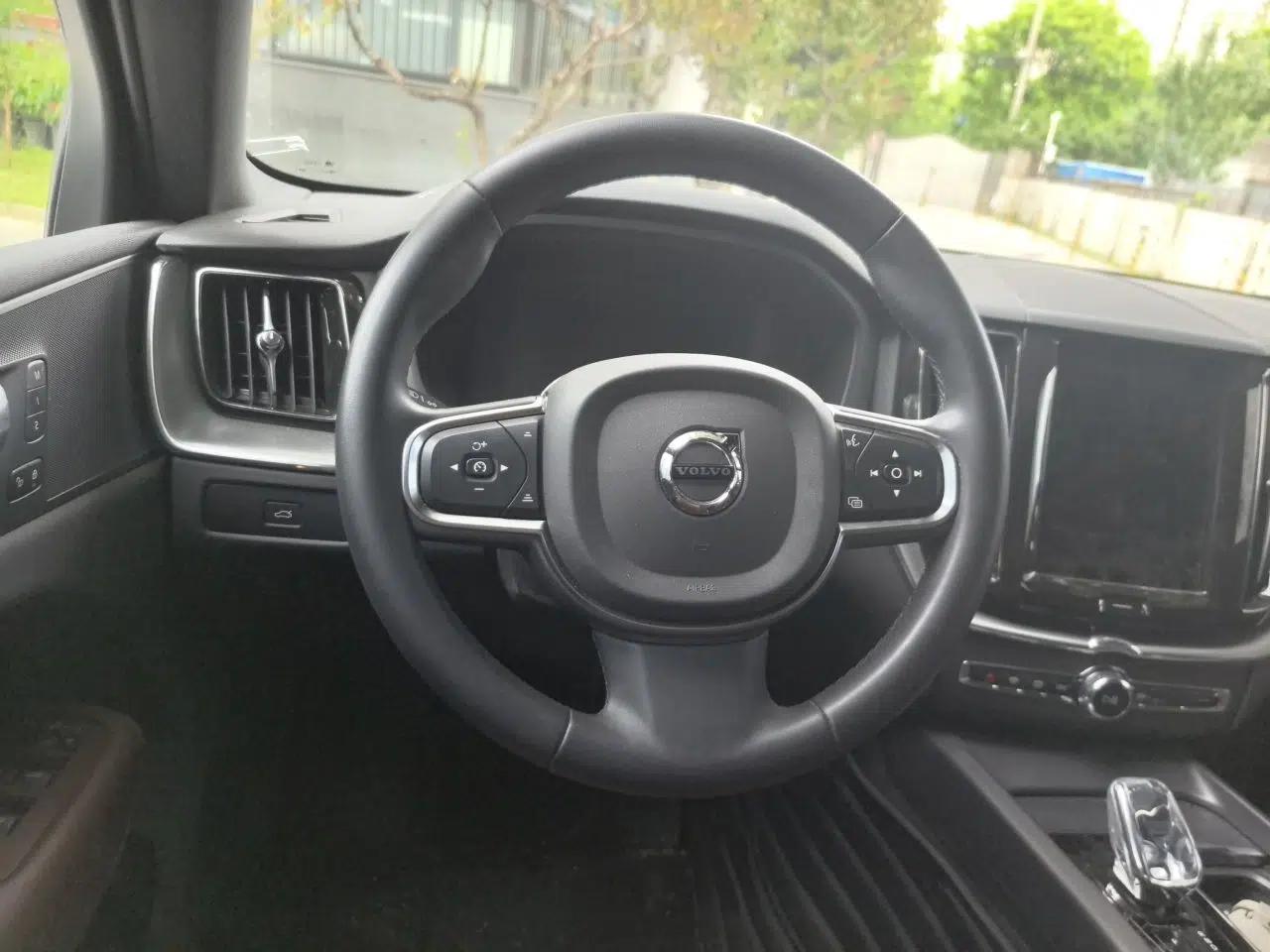 Volvo XC60 2024 B5 4x4 Smart Luxury Edition — миниатюра 10