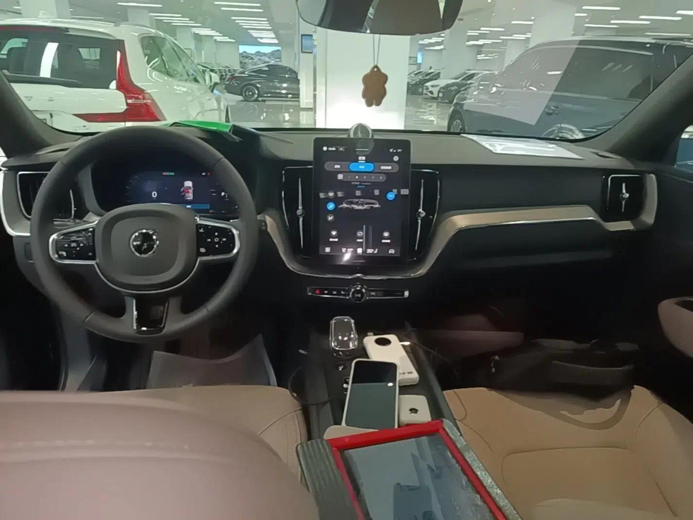 Volvo XC60 2026 B5 4x4 Smart Luxury Edition — миниатюра 12
