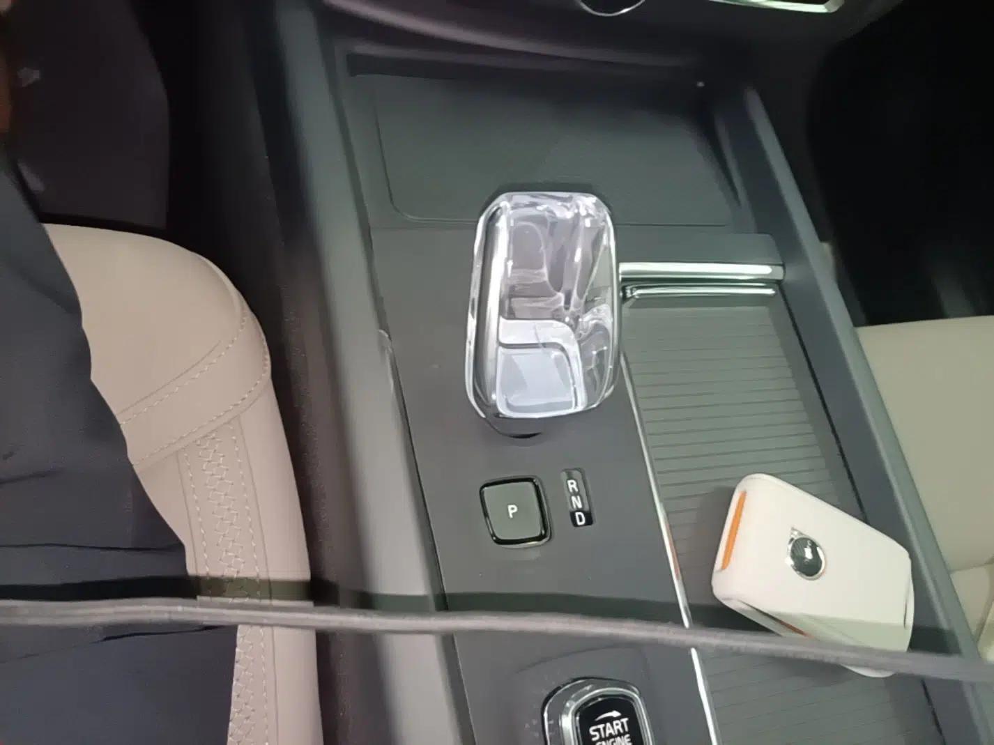 Volvo XC60 2026 B5 4x4 Smart Luxury Edition — миниатюра 16