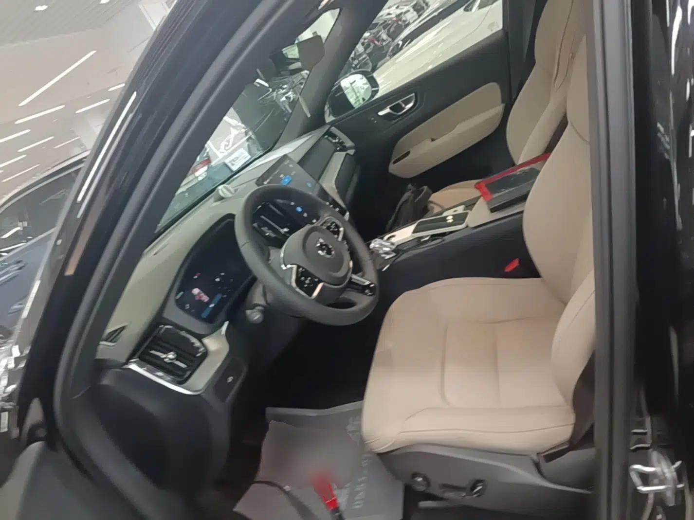 Volvo XC60 2026 B5 4x4 Smart Luxury Edition — миниатюра 17