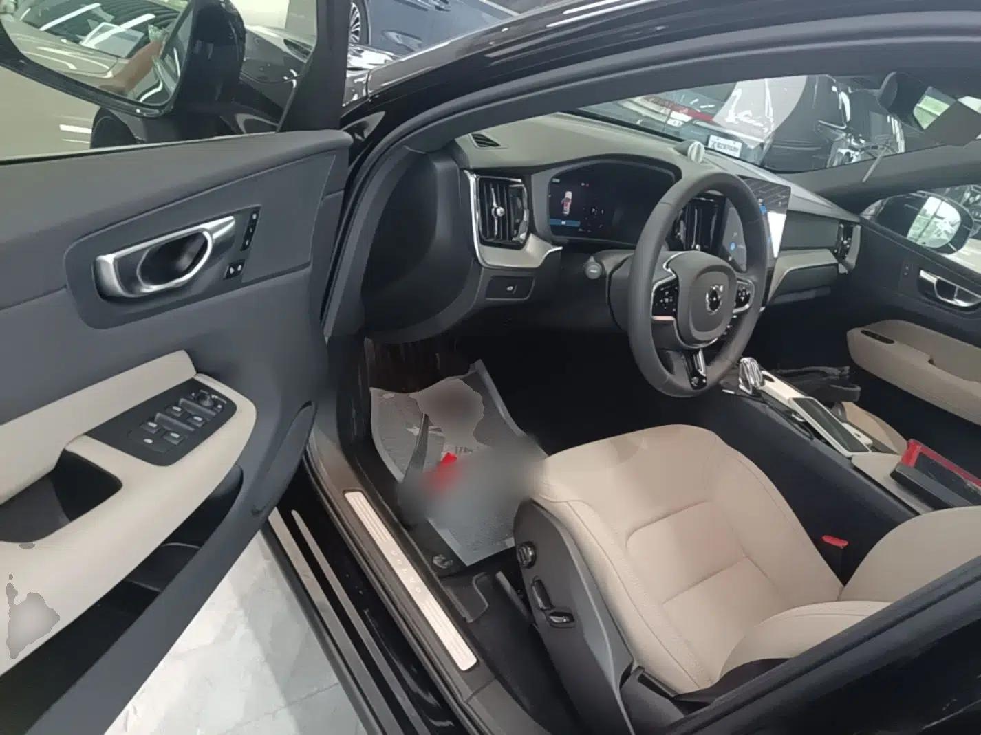Volvo XC60 2026 B5 4x4 Smart Luxury Edition — миниатюра 18
