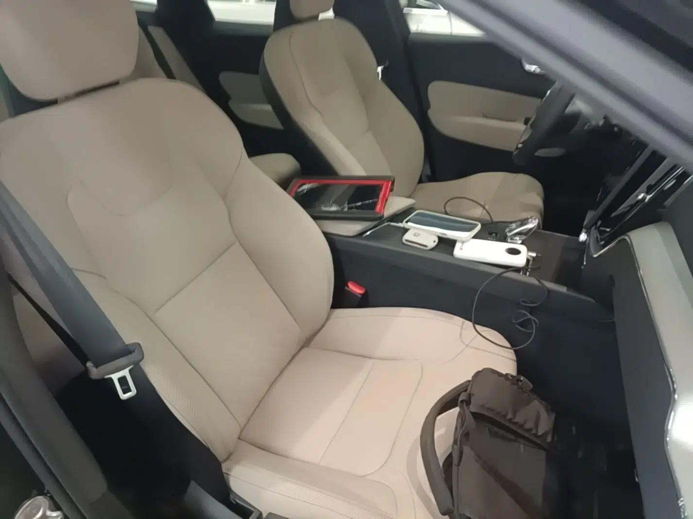 Volvo XC60 2026 B5 4x4 Smart Luxury Edition — миниатюра 19