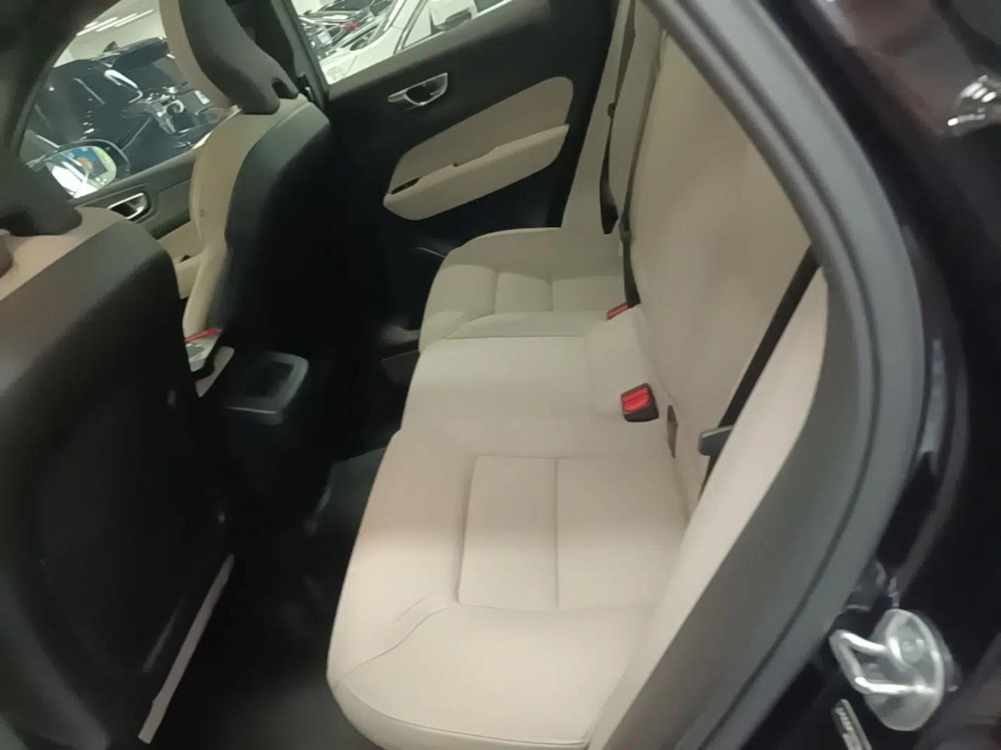 Volvo XC60 2026 B5 4x4 Smart Luxury Edition — миниатюра 20