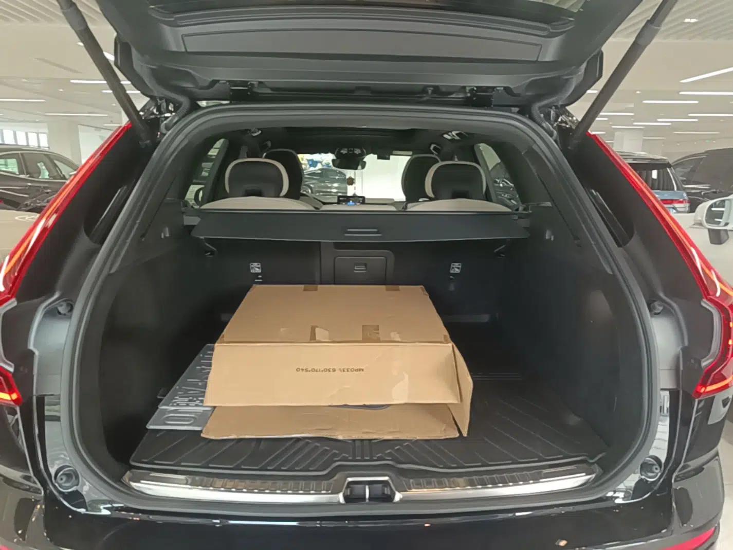 Volvo XC60 2026 B5 4x4 Smart Luxury Edition — миниатюра 22
