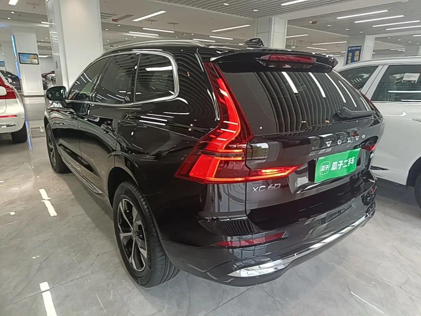 Volvo XC60 2026 B5 4x4 Smart Luxury Edition — миниатюра 4