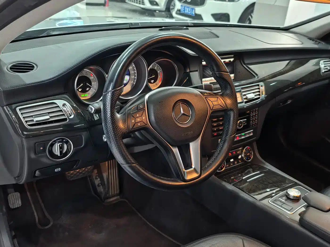 2012 Mercedes-Benz CLS 300 CGI — миниатюра 13