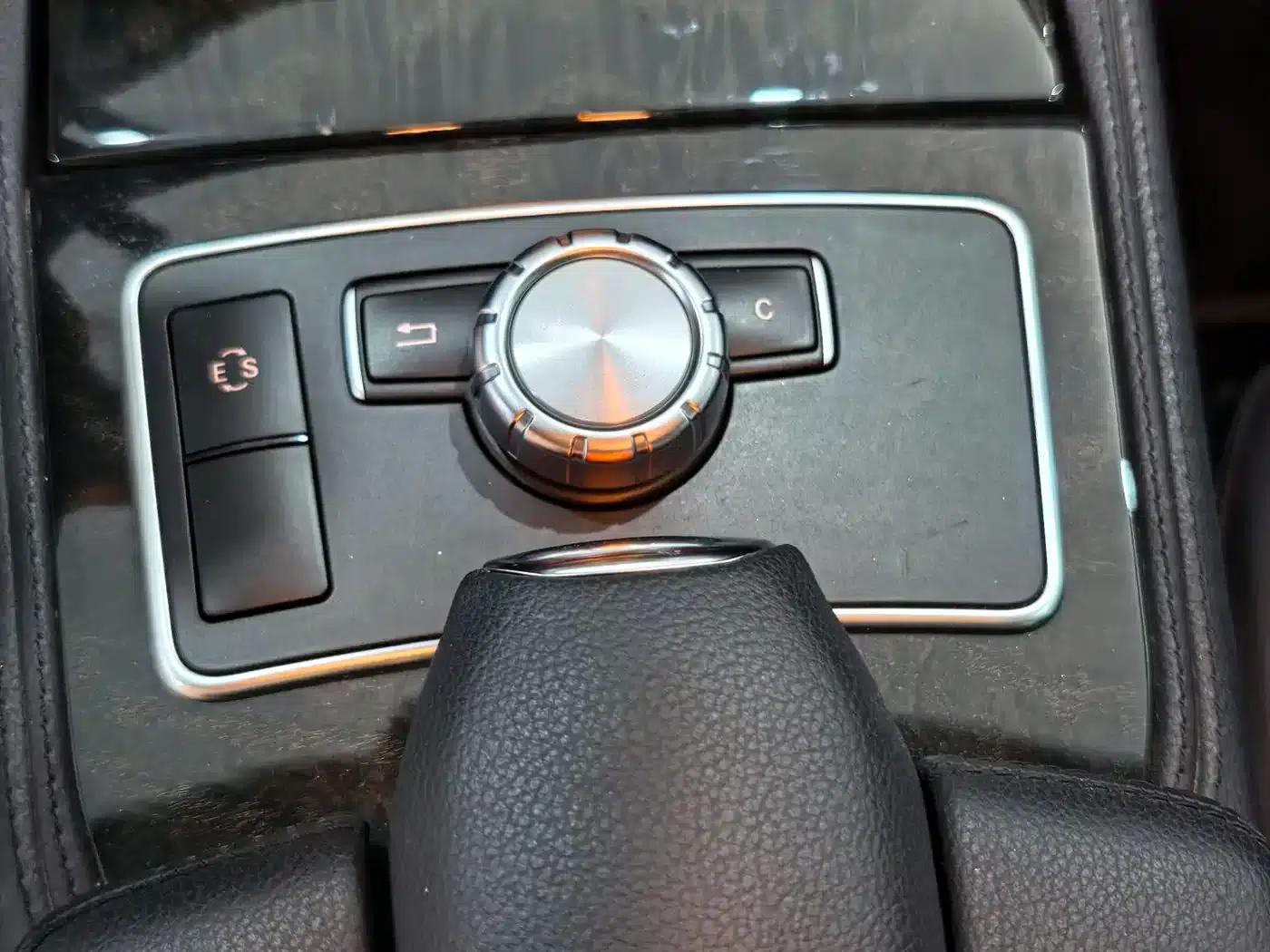 2012 Mercedes-Benz CLS 300 CGI — миниатюра 16