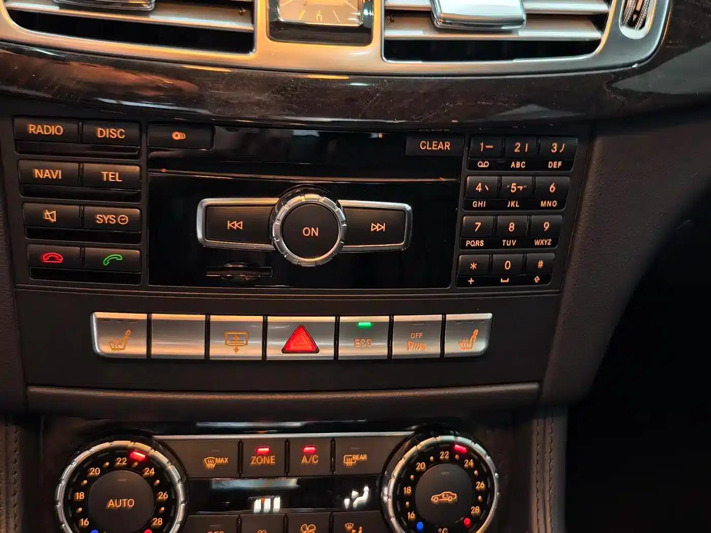 2012 Mercedes-Benz CLS 300 CGI — миниатюра 18