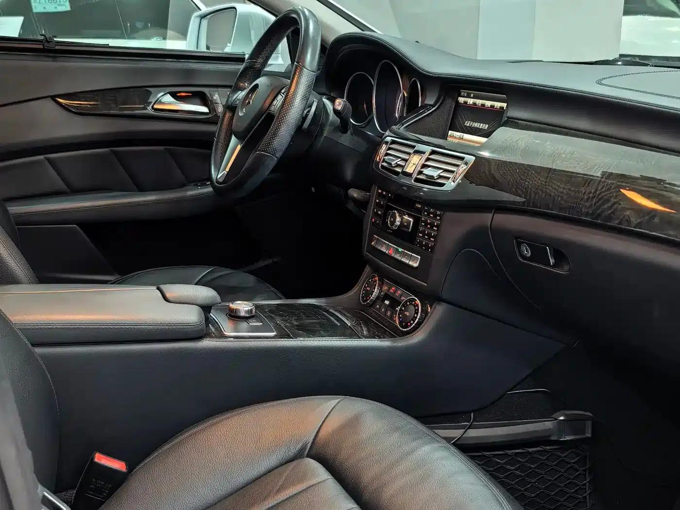 2012 Mercedes-Benz CLS 300 CGI — миниатюра 19