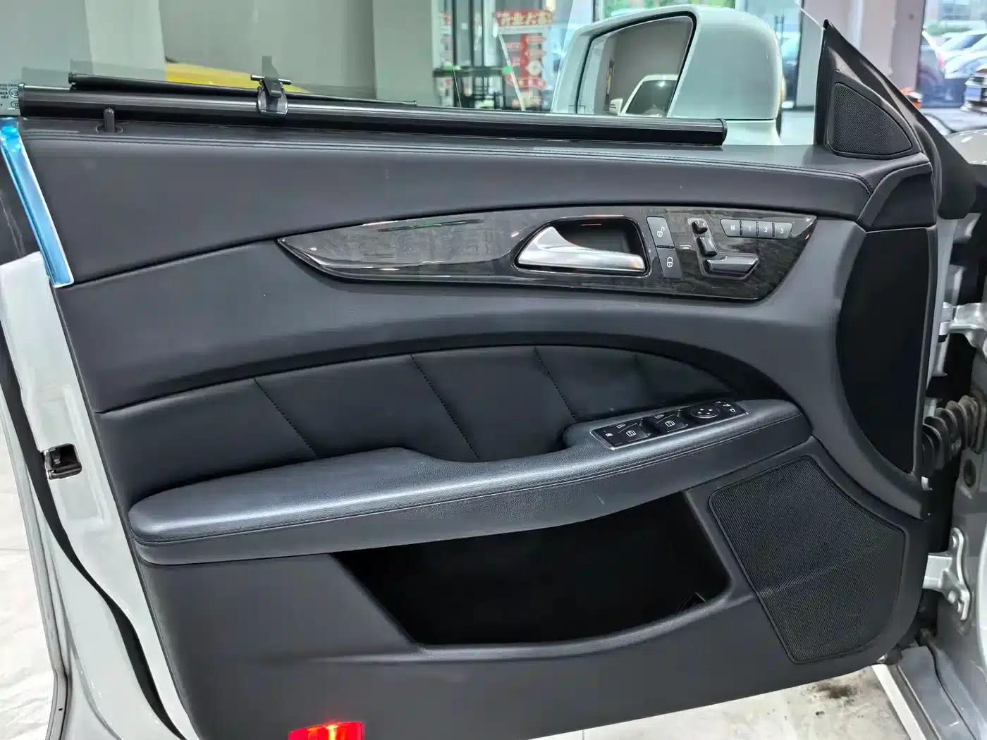 2012 Mercedes-Benz CLS 300 CGI — миниатюра 9