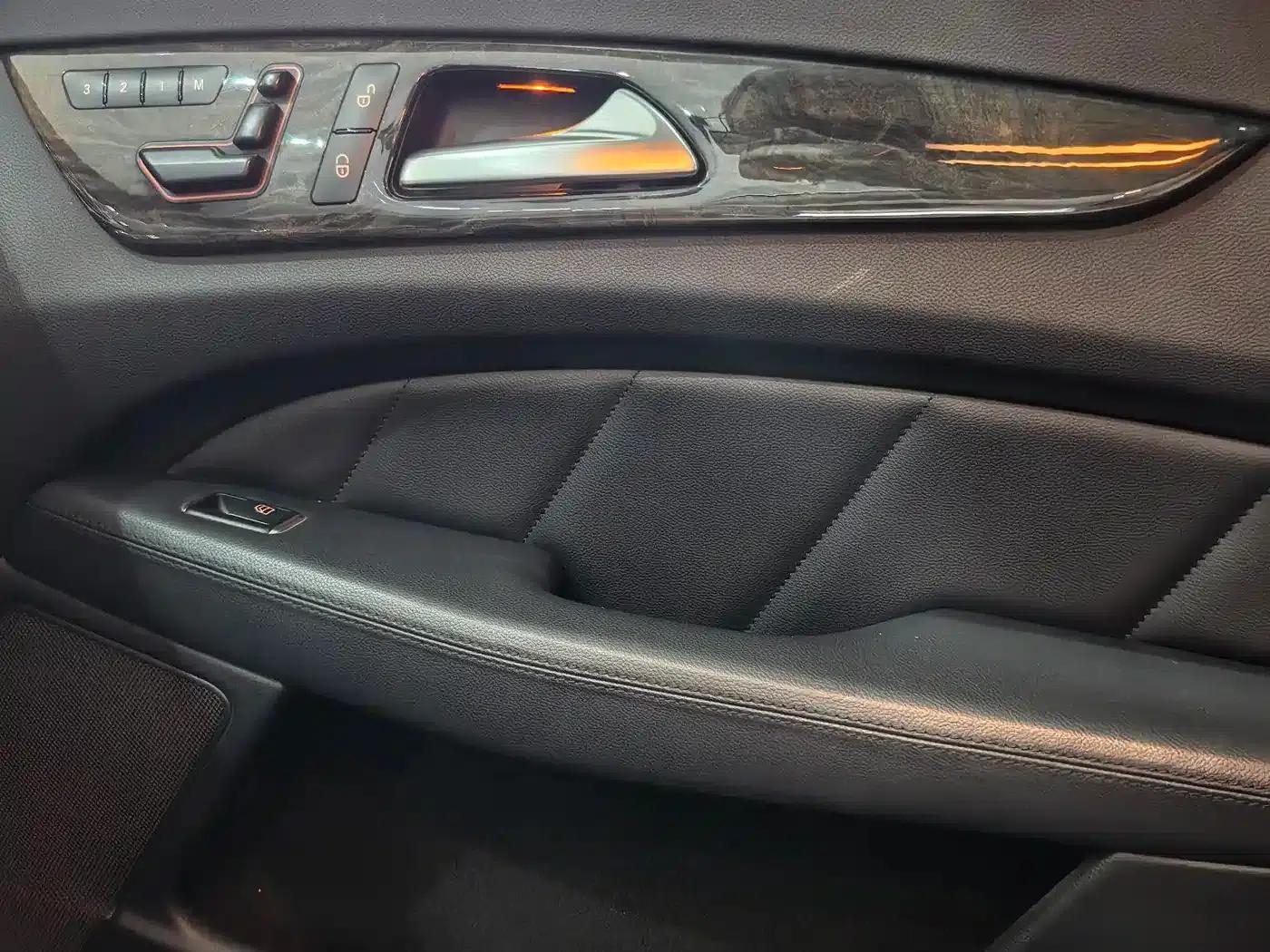 2012 Mercedes-Benz CLS 300 CGI — миниатюра 10