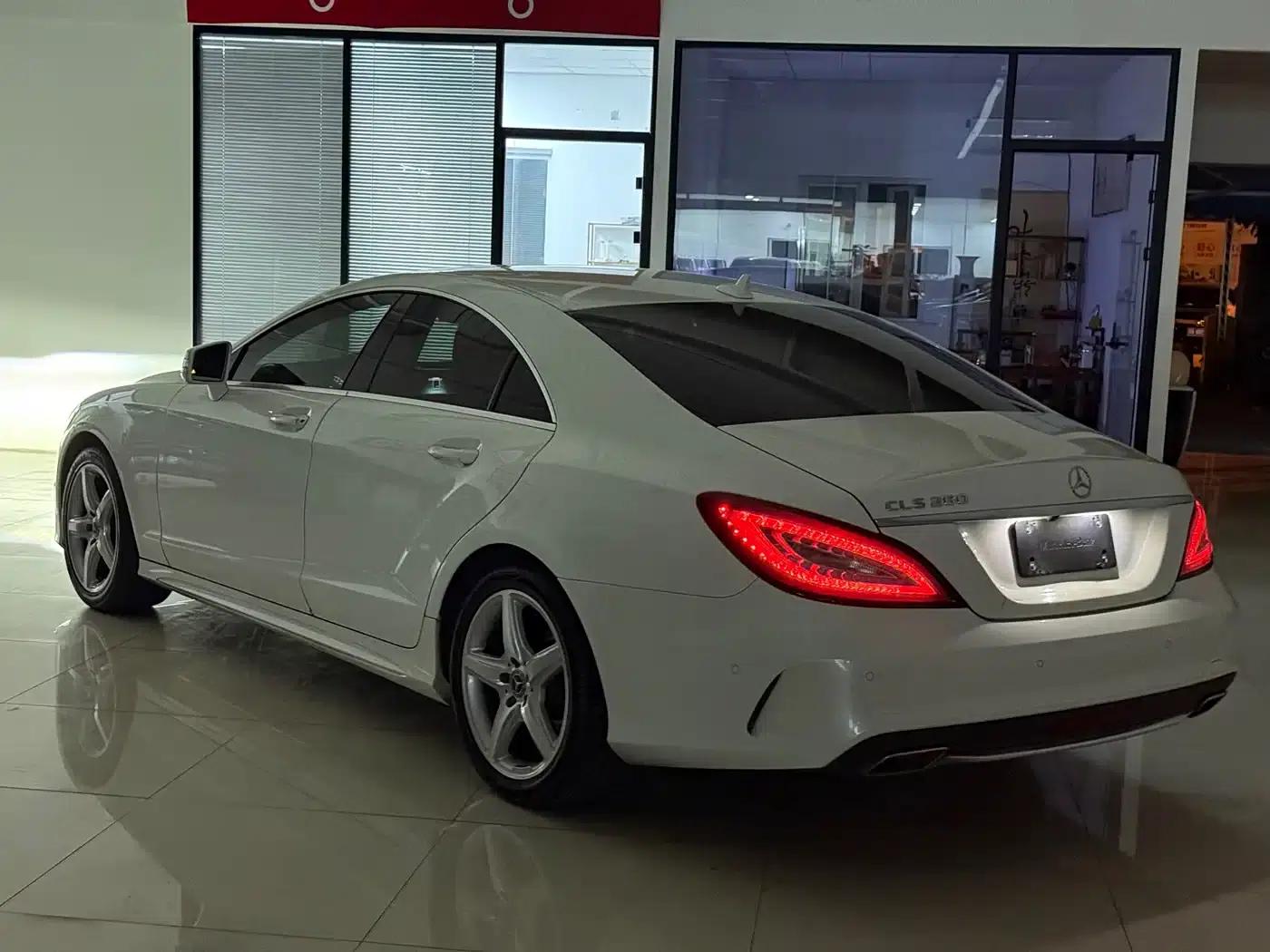 Mercedes-Benz CLS 2017 CLS 260 Colorful Edition — миниатюра 4