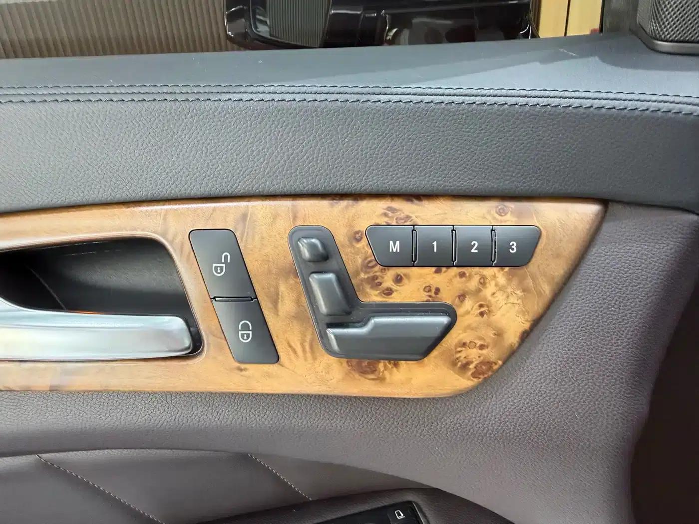 2012 Mercedes-Benz CLS 300 CGI — миниатюра 11