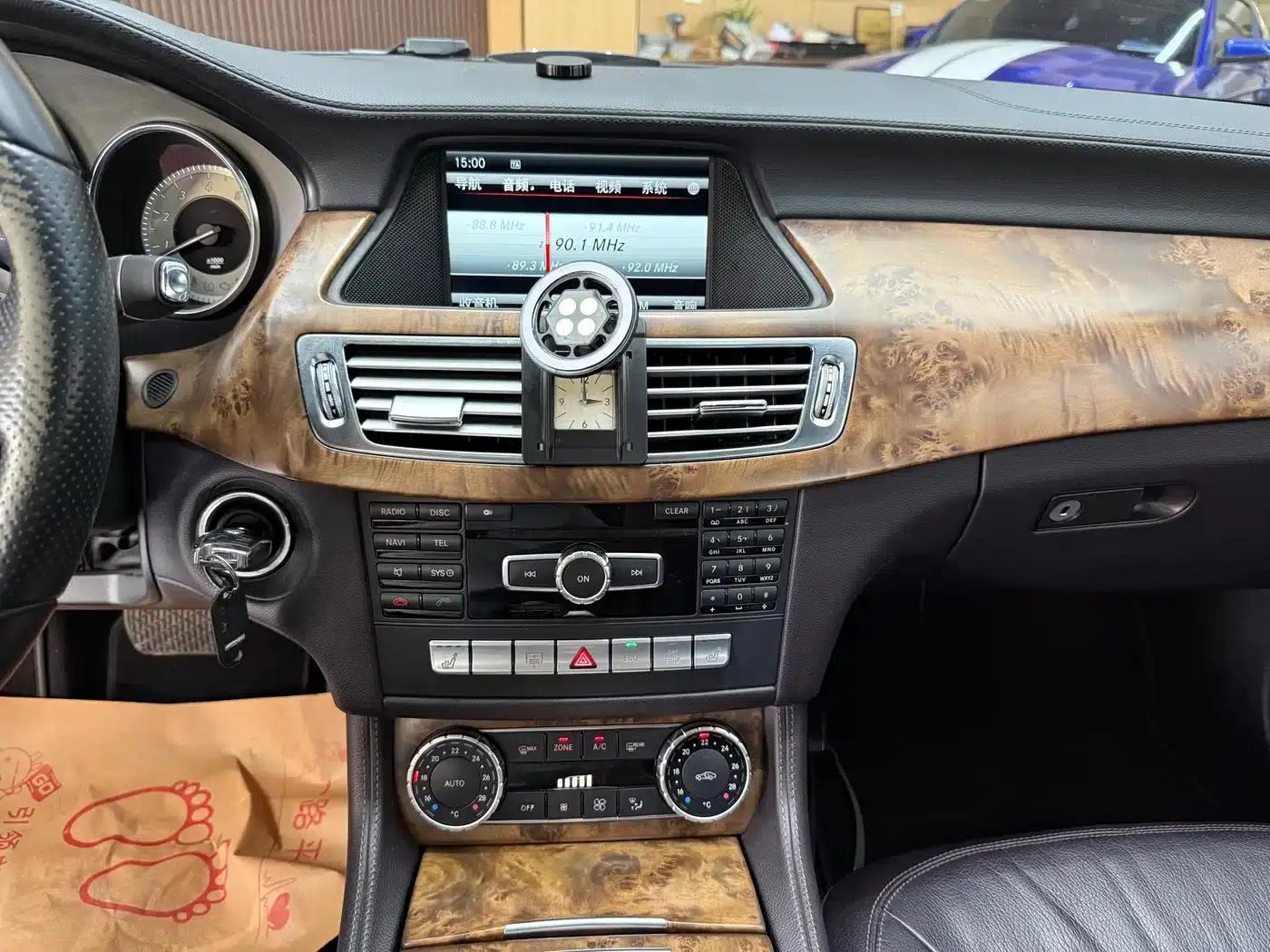 2012 Mercedes-Benz CLS 300 CGI — миниатюра 14